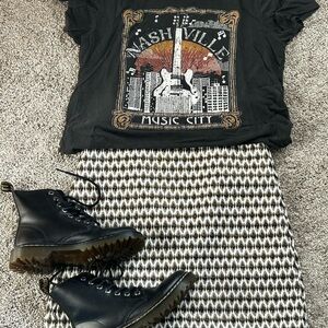 *NWT* LOFT Black, Cream & Metallic Gold Patterned Midi Skirt